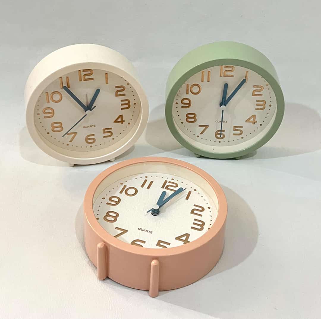 Quartz alarm clock (no.66282)